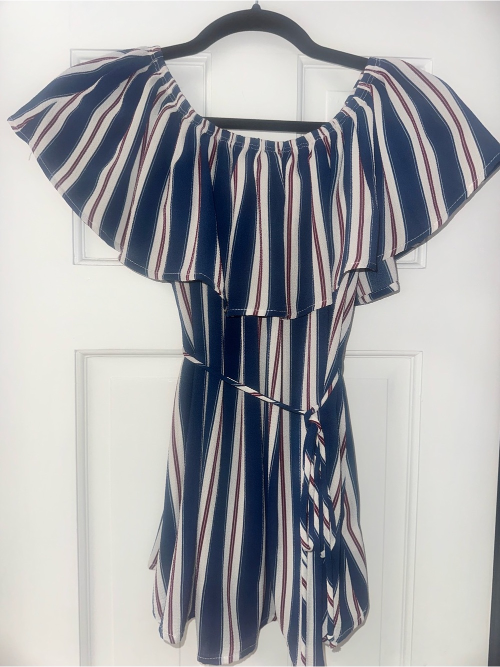 Mio Miz Off Shoulder Striped Top Size Medium
